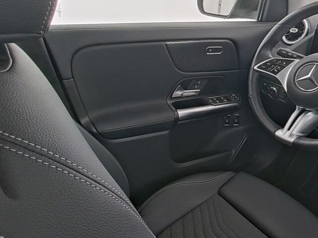 Mercedes-Benz GLA-KLASSE 250 e Face Lift Plug-In Hybride | Trekhaak | Laden 11kW | Stuur en Stoelverwarming | Led koplampen | Achteruitrijcamera | Inclusief 24 maanden MB Certified garantie voor Europa.