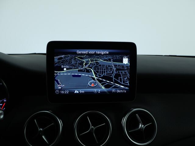 Mercedes-Benz GLA-KLASSE 180 Business Solution Limited | Dual Climate Control | Camera | Parkeersensoren | Navigatie | Stoelverwarming | Inclusief 24 maanden MB Certified garantie voor Europa.