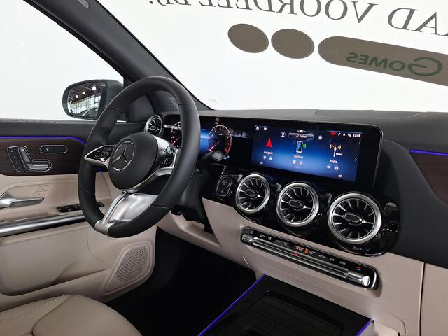 Mercedes-Benz GLA-KLASSE 180 Star Edition Luxury Line | Beige Interieur | Panoramadak | Trekhaak | Dodehoekassistent | MULTIBEAM LED Koplampen | Elektrisch Verstelbare Voorstoelen met Memory | Apple CarPlay | Android Auto | Sfeerverlichting | Stoelverwarming | Showmodel