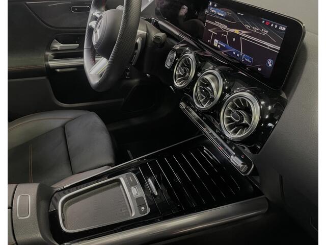 Mercedes-Benz GLA-KLASSE 250e Hybride AMG/Panorama/camera/new model/nightpakketpakket 19