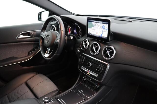 Mercedes-Benz GLA-KLASSE 180 | Sportstoelen | Navigatie