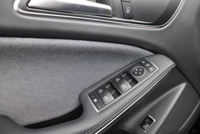 Mercedes-Benz GLA-KLASSE 180 | Sportstoelen | Navigatie