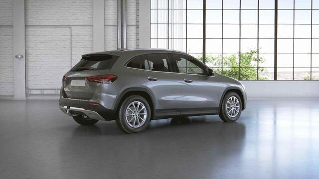 Mercedes-Benz GLA-KLASSE 180 Business Solution AMG | Trekhaak | Stoelverwarming | Achteruitrijcamera |