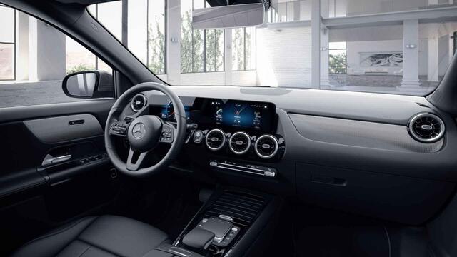Mercedes-Benz GLA-KLASSE 180 Business Solution AMG | Trekhaak | Stoelverwarming | Achteruitrijcamera |