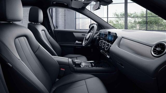 Mercedes-Benz GLA-KLASSE 180 Business Solution AMG | Trekhaak | Stoelverwarming | Achteruitrijcamera |