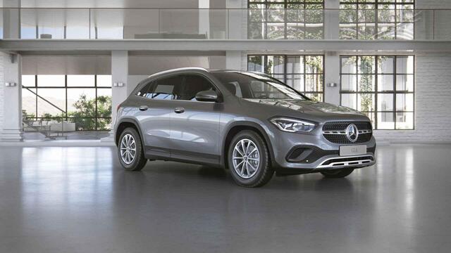 Mercedes-Benz GLA-KLASSE 180 Business Solution AMG | Trekhaak | Stoelverwarming | Achteruitrijcamera |