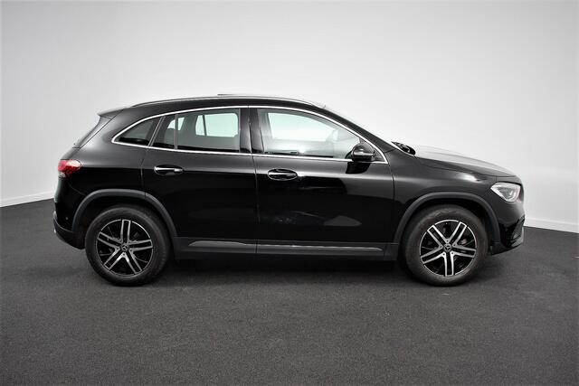 Mercedes-Benz GLA-KLASSE 200 163pk Automaat Progressive Premium Panorama dak Navigatie Camera Stoelverwarming Electrisch bedienbare achterklep Led