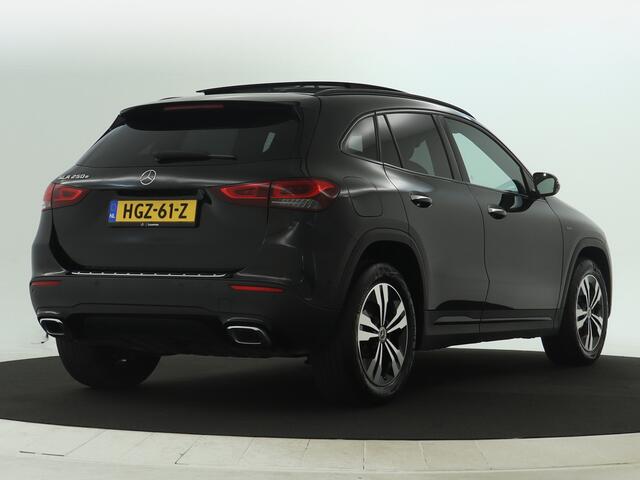 Mercedes-Benz GLA-KLASSE 250 e Plug-In Hybride | Panorama Schuif-Kanteldak | Distronic | Sfeerverlichting | Night Pakket | Dodehoek Assist. Inclusief 24 maanden Mercedes-Benz Certified garantie voor Europa.