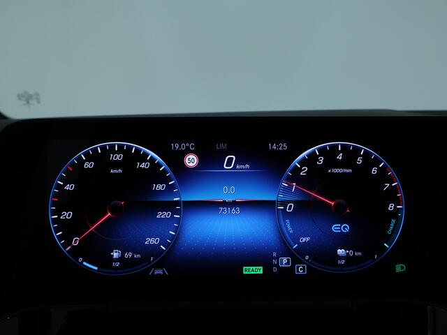 Mercedes-Benz GLA-KLASSE 250 e Plug-In Hybride | Panorama Schuif-Kanteldak | Distronic | Sfeerverlichting | Night Pakket | Dodehoek Assist. Inclusief 24 maanden Mercedes-Benz Certified garantie voor Europa.