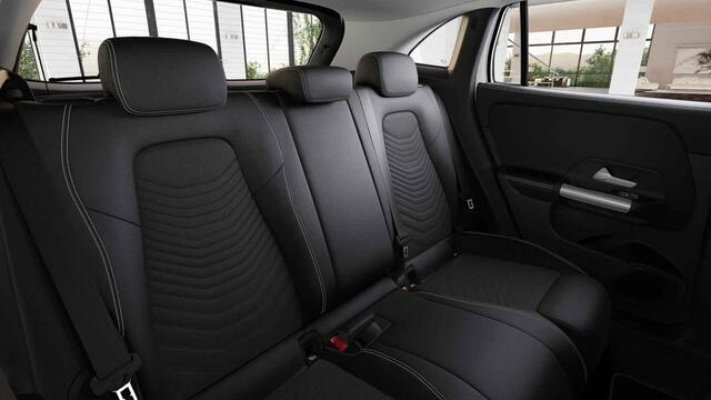 Mercedes-Benz GLA-KLASSE 250 e Luxury Line | Trekhaak | Verwarmd stuur | Elektrische achterklep |