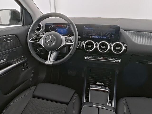 Mercedes-Benz GLA-KLASSE 250 e Face Lift Plug-In Hybride | Trekhaak | 11 kW Laden | Led koplampen | Achteruitrijcamera | Stuur en Stoelverwarming | Inclusief 24 maanden MB Certified garantie voor Europa.