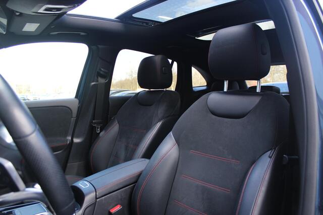 Mercedes-Benz GLA-KLASSE 250 e AMG LINE | SFEER VERLICHTING | PANORAMISCH SCHUIF/KANTEL DAK | MULTI BEAM LED KOPLAMPEN | APPLE CARPLAY/ANDROID AUTO | ACHTERUITRIJ CAMERA | 19" LICHTMETALEN VELGEN | STOEL VERWARMING | NAVIGATIE | PARKEERSENSOREN VOOR EN ACHTER | KEYLESS ENTRY/STAR