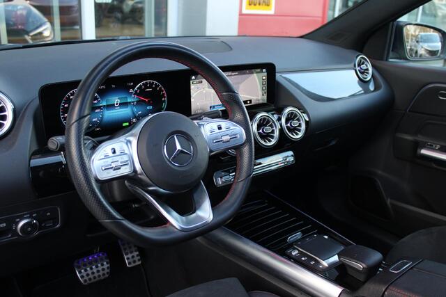 Mercedes-Benz GLA-KLASSE 250 e AMG LINE | SFEER VERLICHTING | PANORAMISCH SCHUIF/KANTEL DAK | MULTI BEAM LED KOPLAMPEN | APPLE CARPLAY/ANDROID AUTO | ACHTERUITRIJ CAMERA | 19" LICHTMETALEN VELGEN | STOEL VERWARMING | NAVIGATIE | PARKEERSENSOREN VOOR EN ACHTER | KEYLESS ENTRY/STAR