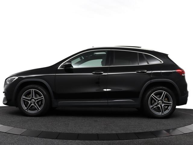 Mercedes-Benz GLA-KLASSE AMG 250 e Plug-In Hybride 263 pk Premium Plus | Panorama | Carbon | Trekhaak | DAB+ | Camera | Memory - RIJKLAAR