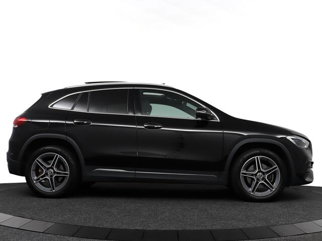 Mercedes-Benz GLA-KLASSE AMG 250 e Plug-In Hybride 263 pk Premium Plus | Panorama | Carbon | Trekhaak | DAB+ | Camera | Memory - RIJKLAAR