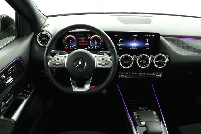 Mercedes-Benz GLA-KLASSE AMG 250 e Plug-In Hybride 263 pk Premium Plus | Panorama | Carbon | Trekhaak | DAB+ | Camera | Memory - RIJKLAAR