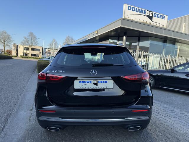 Mercedes-Benz GLA-KLASSE 250 e AMG Pano-Dak | Trekhaak | Stoelverw. | LED | DAB
