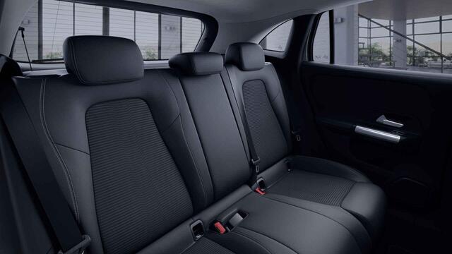 Mercedes-Benz GLA-KLASSE 250 e Luxury Line | Getint glas | Widescreen | Stoelverwarming |