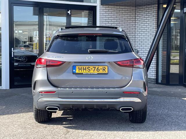 Mercedes-Benz GLA-KLASSE 250 e AMG | Panoramadak
