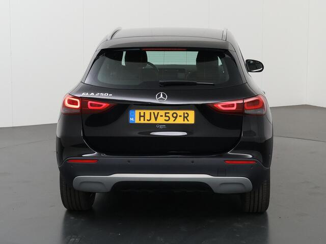 Mercedes-Benz GLA-KLASSE 250 e Luxury Line | Distronic | Achteruitrijcamera | Keyless | Sfeerverlichting |