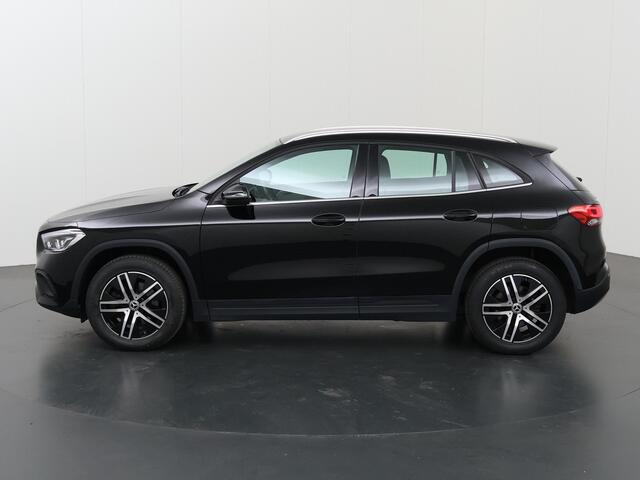 Mercedes-Benz GLA-KLASSE 250 e Luxury Line | Distronic | Achteruitrijcamera | Keyless | Sfeerverlichting |