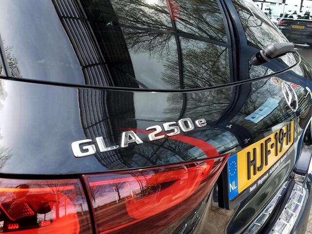 Mercedes-Benz GLA-KLASSE 250 e AMG Line | Panodak | Leer | Navi | LM Velgen | Cruise Control | PDC + Camera