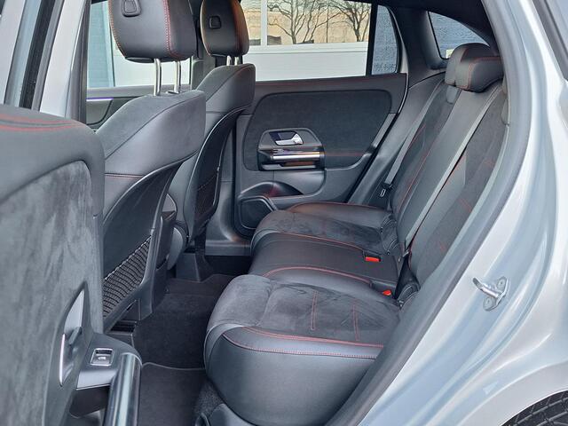 Mercedes-Benz GLA-KLASSE 250 e | Rijassistentie+ | Trekhaak | AMG | Multibeam LED | Night pakket | Achteruitrijcamera | Elektrische achterklep