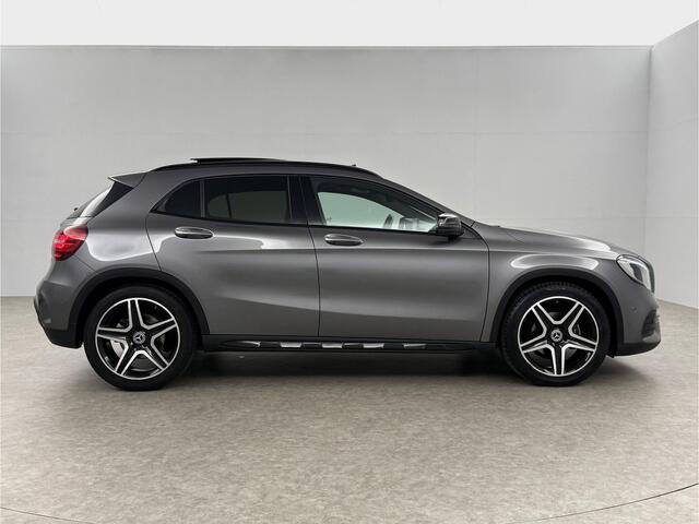 Mercedes-Benz GLA-KLASSE 180 AMG Night Upgrade Pano LED Camera Caplay Clima Cruise Navi PDC 19''LMV