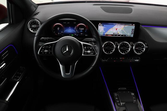 Mercedes-Benz GLA-KLASSE 250e Business Solution Luxury Limited | Panoramadak | Adaptive cruise | Trekhaak | Leder | Stoelverwarming | Matrix LED | Memory | Camera | Navigatie | Park Assist | Sfeerverlichting