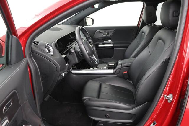 Mercedes-Benz GLA-KLASSE 250e Business Solution Luxury Limited | Panoramadak | Adaptive cruise | Trekhaak | Leder | Stoelverwarming | Matrix LED | Memory | Camera | Navigatie | Park Assist | Sfeerverlichting