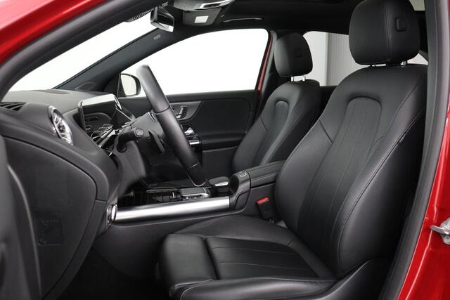 Mercedes-Benz GLA-KLASSE 250e Business Solution Luxury Limited | Panoramadak | Adaptive cruise | Trekhaak | Leder | Stoelverwarming | Matrix LED | Memory | Camera | Navigatie | Park Assist | Sfeerverlichting