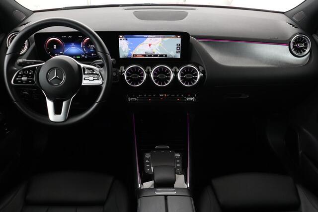 Mercedes-Benz GLA-KLASSE 250e Business Solution Luxury Limited | Panoramadak | Adaptive cruise | Trekhaak | Leder | Stoelverwarming | Matrix LED | Memory | Camera | Navigatie | Park Assist | Sfeerverlichting