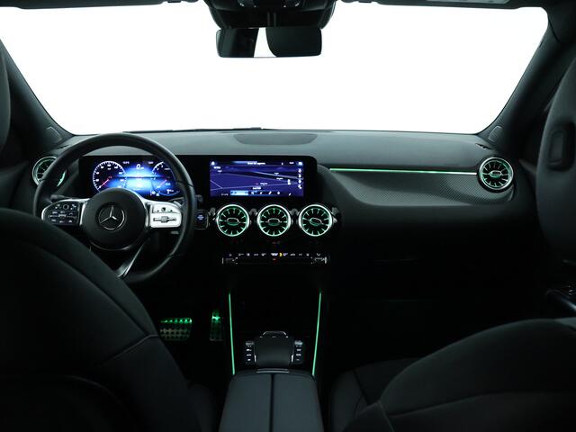 Mercedes-Benz GLA-KLASSE 250 e AMG Plug-In Hybride | AMG Line | Night Pakket | Distronic | Dodehoek Assist | Led koplampen | Sfeerverlichting | Inclusief 24 maanden MB Certified garantie voor Europa.