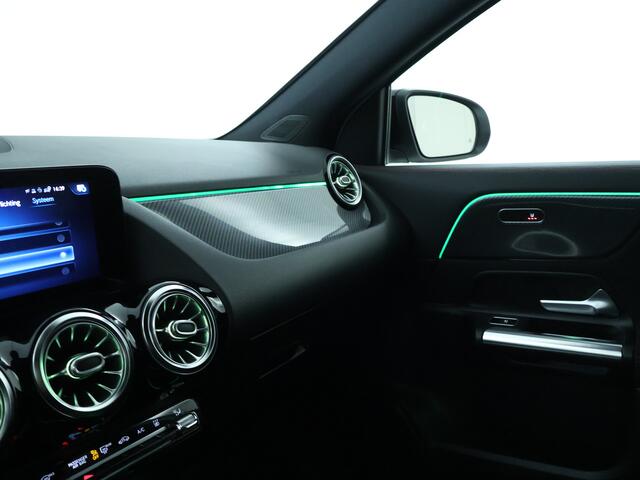 Mercedes-Benz GLA-KLASSE 250 e AMG Plug-In Hybride | AMG Line | Night Pakket | Distronic | Dodehoek Assist | Led koplampen | Sfeerverlichting | Inclusief 24 maanden MB Certified garantie voor Europa.