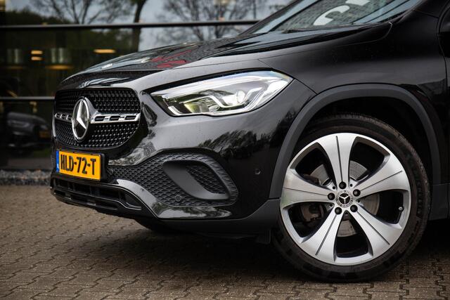 Mercedes-Benz GLA-KLASSE 250 e AMG Line , Pano dak, Sfeerverlichting, Virtual cockpit,