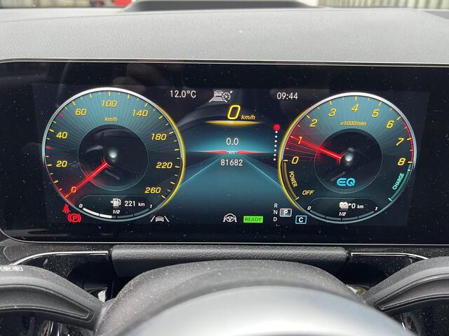 Mercedes-Benz GLA-KLASSE 250 e Business Solution AMG Limited 20"/Panoramadak/Leder + memory/Adaptieve cruise/Multibeam LED/360 camera/Elektrische klep/Stoelverwarming/Dodehoek/Sfeerverlichting