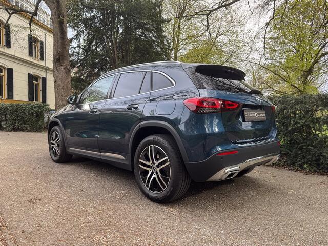 Mercedes-Benz GLA-KLASSE 180, Burmeister, Memory, Pano