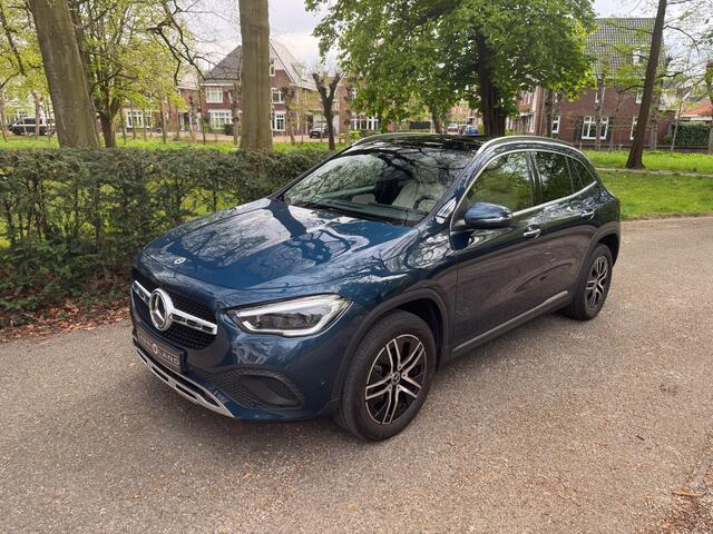 Mercedes-Benz GLA-KLASSE 180, Burmeister, Memory, Pano