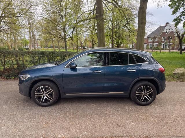 Mercedes-Benz GLA-KLASSE 180, Burmeister, Memory, Pano