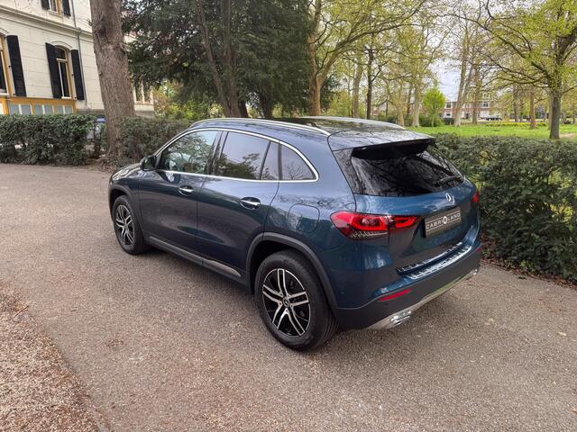 Mercedes-Benz GLA-KLASSE 180, Burmeister, Memory, Pano
