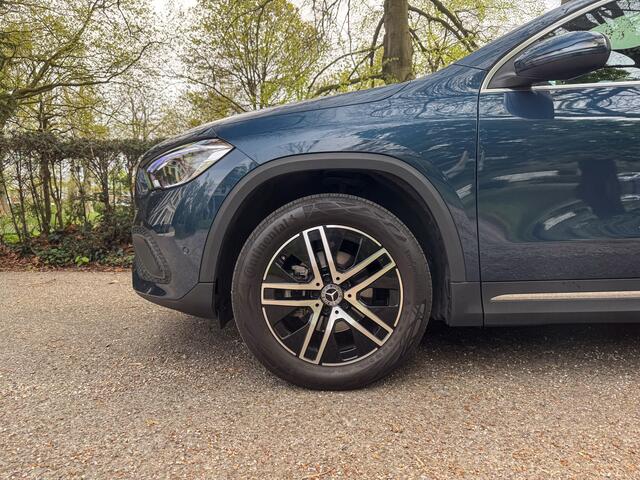 Mercedes-Benz GLA-KLASSE 180, Burmeister, Memory, Pano