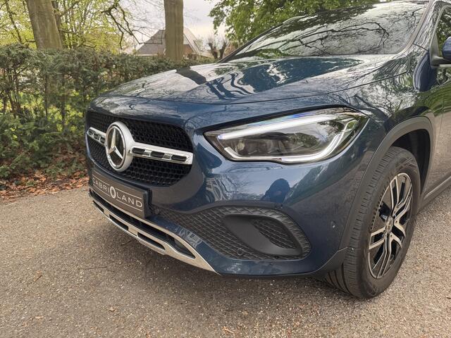 Mercedes-Benz GLA-KLASSE 180, Burmeister, Memory, Pano