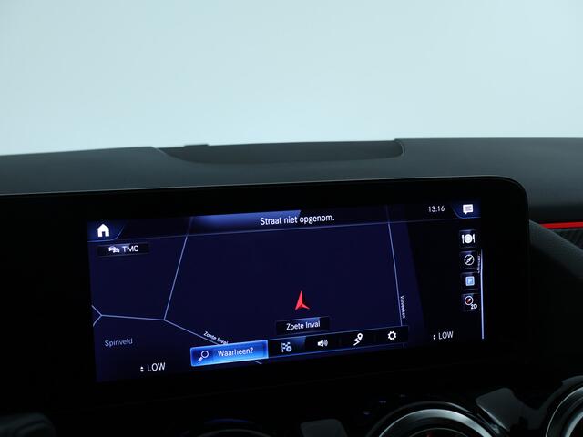 Mercedes-Benz GLA-KLASSE 180 Business Solution AMG | Sfeerverlichting | Panoramadak | Elektrische Stoelen | Inclusief 24 maanden MB Certified garantie voor Europa.