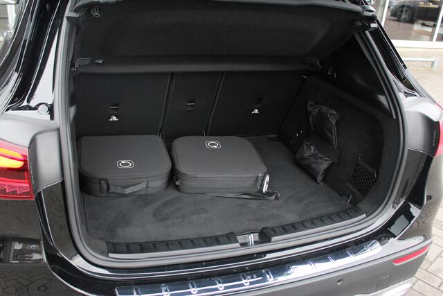 Mercedes-Benz GLA-KLASSE 250 e Luxury Line | Trekhaak | Pano | Distronic |