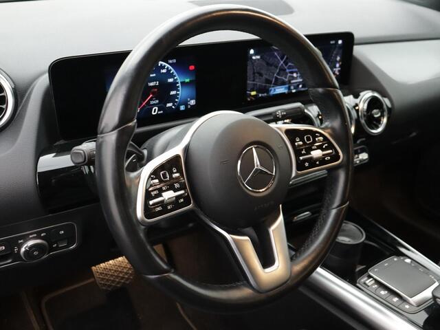 Mercedes-Benz GLA-KLASSE 200 Business Line 1/2-LEER CAMERA NAVI