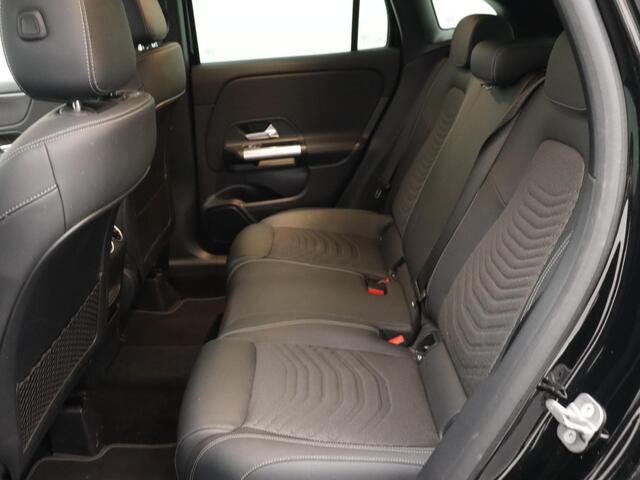 Mercedes-Benz GLA-KLASSE 200 Business Line 1/2-LEER CAMERA NAVI