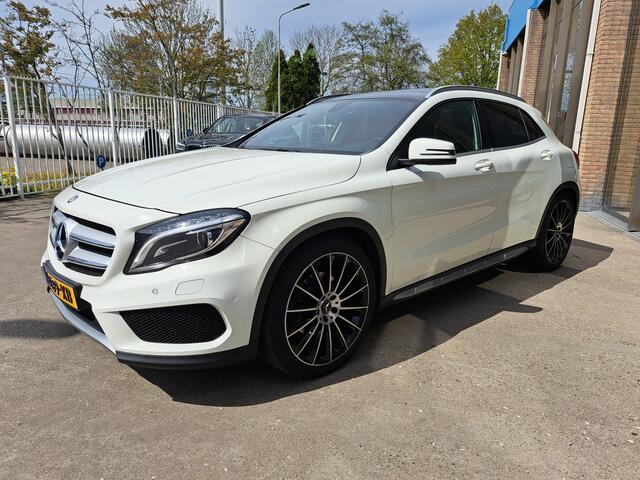 Mercedes-Benz GLA-KLASSE 250 Prestige AMG Panoramadak 20 Inch velgen Navigatie Alcantara