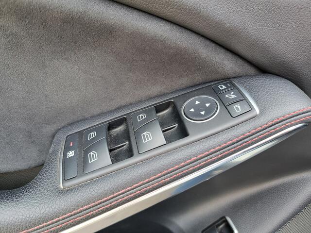Mercedes-Benz GLA-KLASSE 250 Prestige AMG Panoramadak 20 Inch velgen Navigatie Alcantara