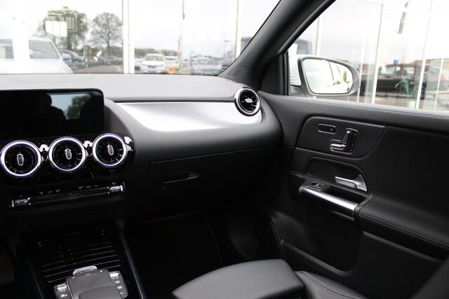 Mercedes-Benz GLA-KLASSE 200 Progressive | Trekhaak | Memory | 360° |