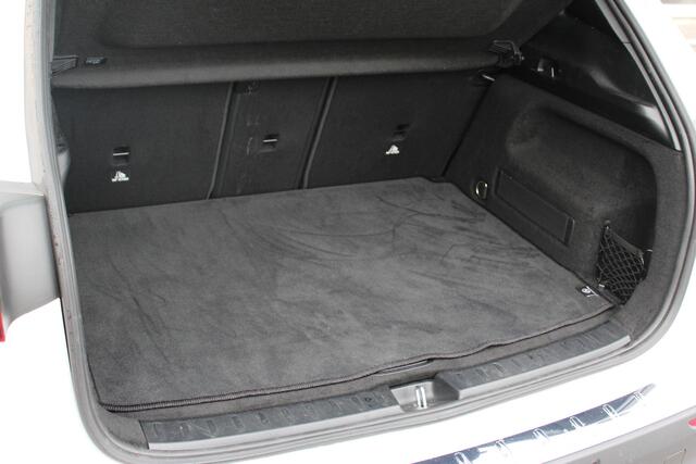 Mercedes-Benz GLA-KLASSE 200 Progressive | Trekhaak | Memory | 360° |